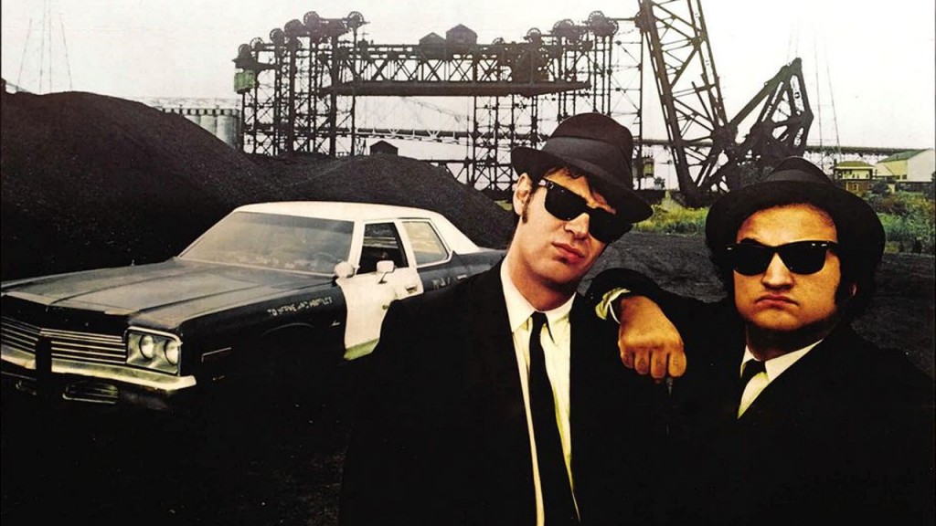 The Blues Brothers (da esq. para dir.): Elwood Blues (Dan Aykroyd) e Jake Blues (John Belushi)